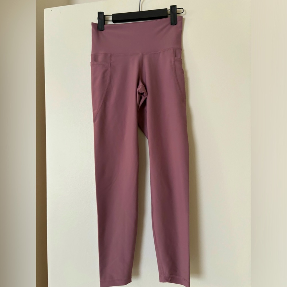 💙Old Navy Active: Elevate Go-Dry Mauve/purple leggings